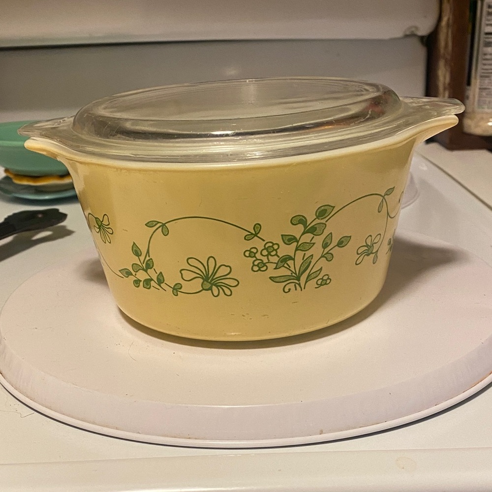 Vintage Pyrex casserole dish in the Shenandoah pattern 473-B